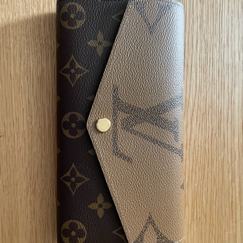 Louis Vuitton Sarah Wallet